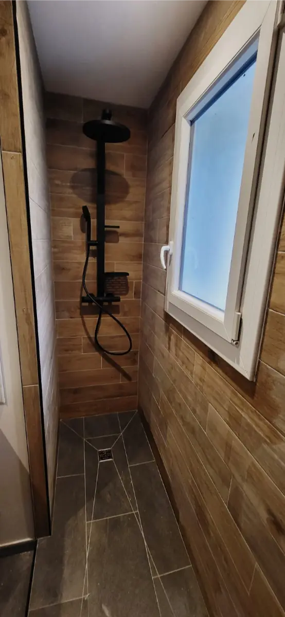 douche renovee habillage bois