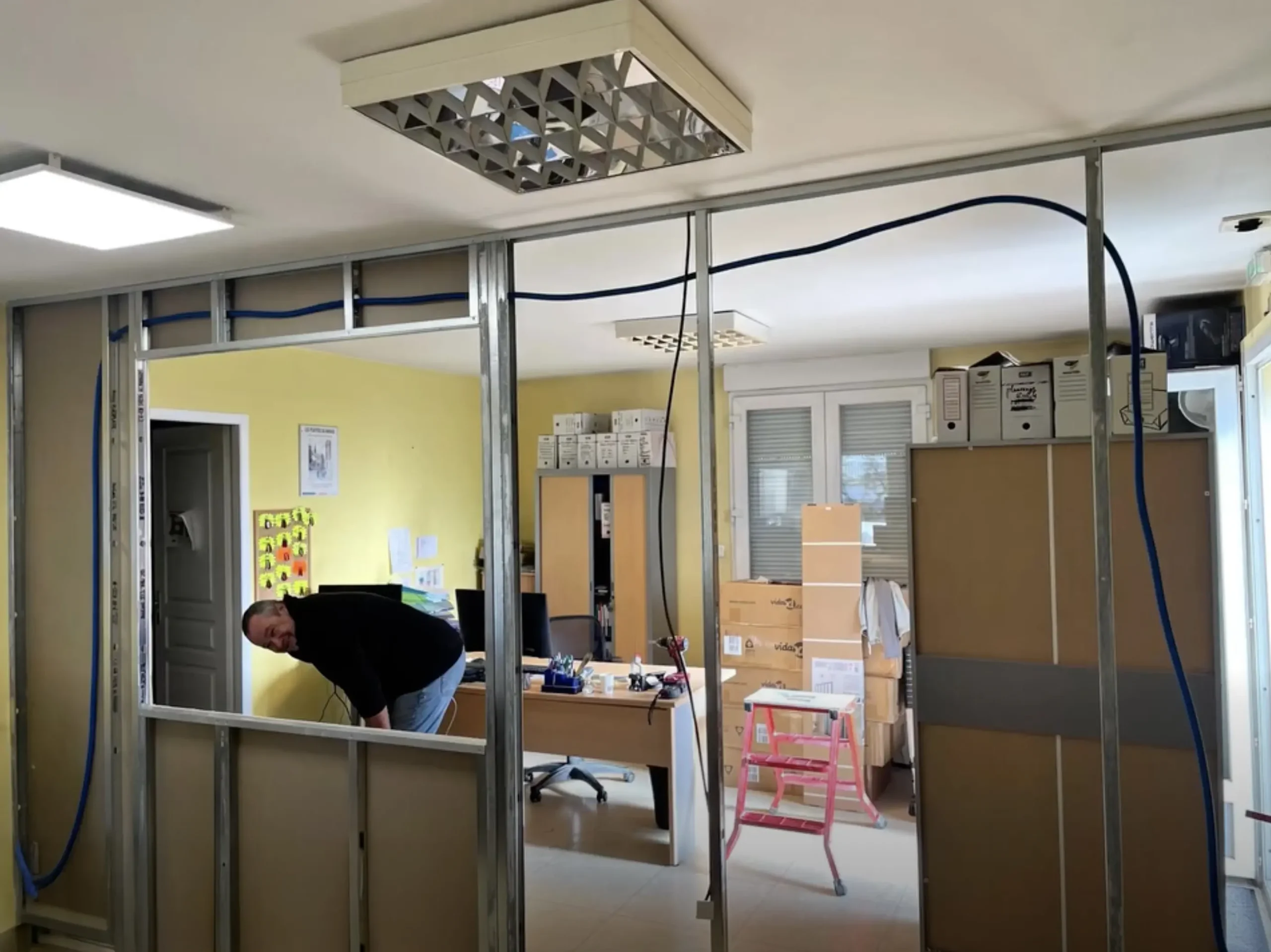 pose cloison separation bureau avec verriere la rochelle