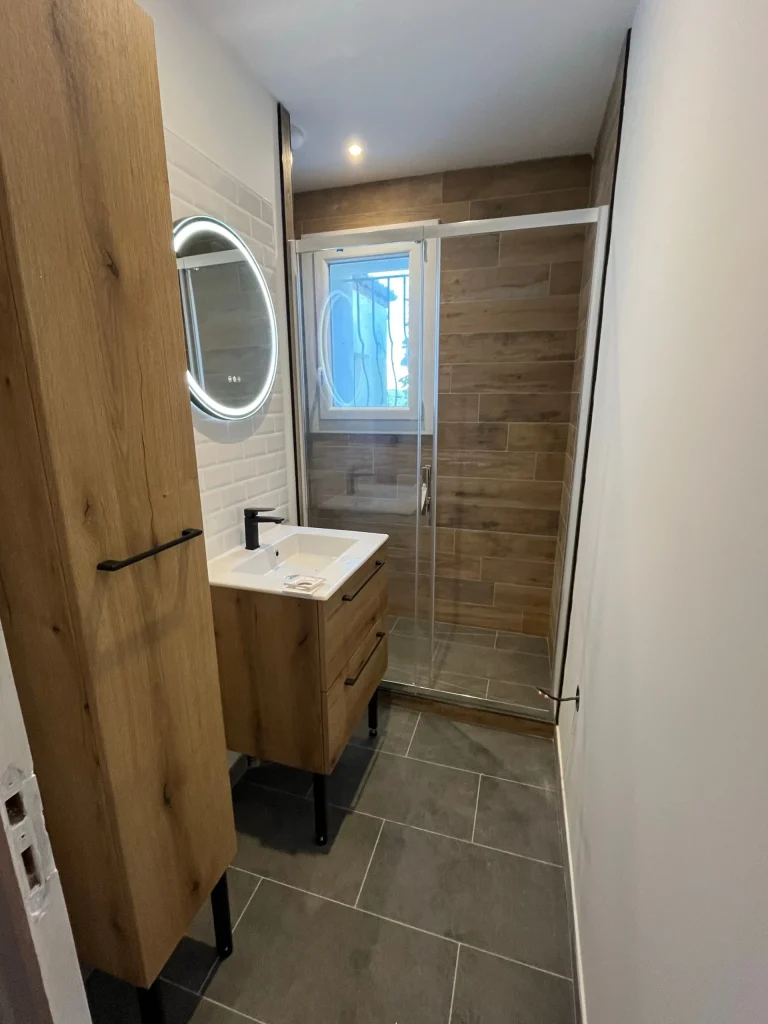 Salle de bain rénovée chez Anaïs à La Rochelle