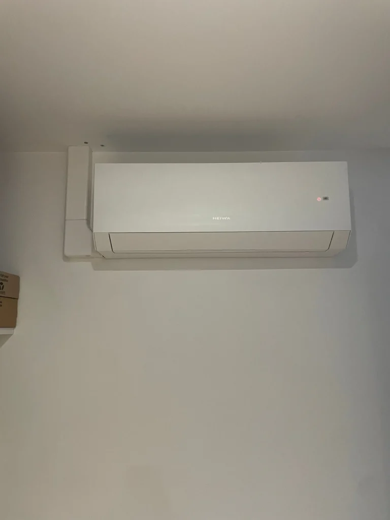 Seconde unité murale de climatisation dans une chambre, Saint-Xandre