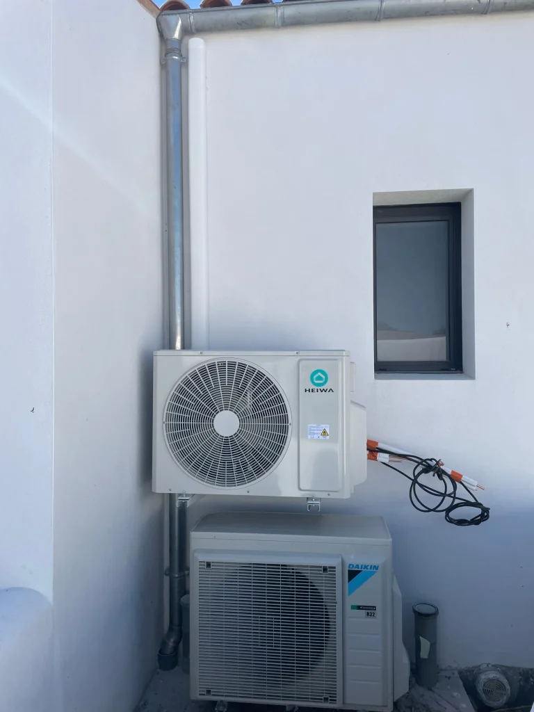Groupe extérieur Heiwa de la climatisation multi-split en façade, Saint-Xandre