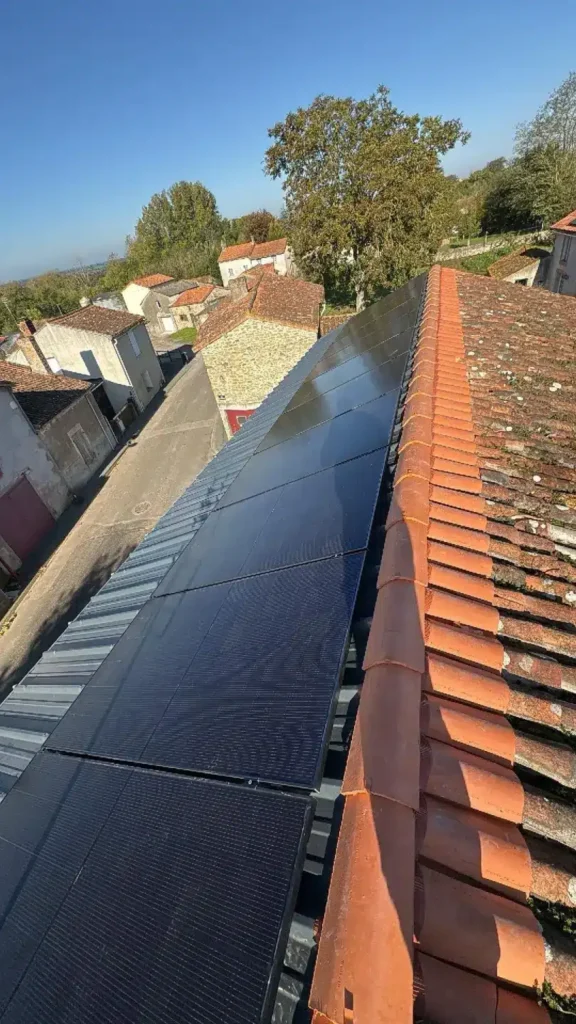 Installation photovoltaïque 5 kWc sur bac acier près de Parthenay (79) - photo 1