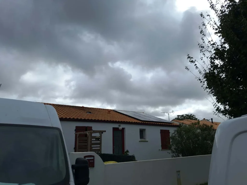 Installation de panneaux solaires à Lussant (près de Rochefort) - photo 3