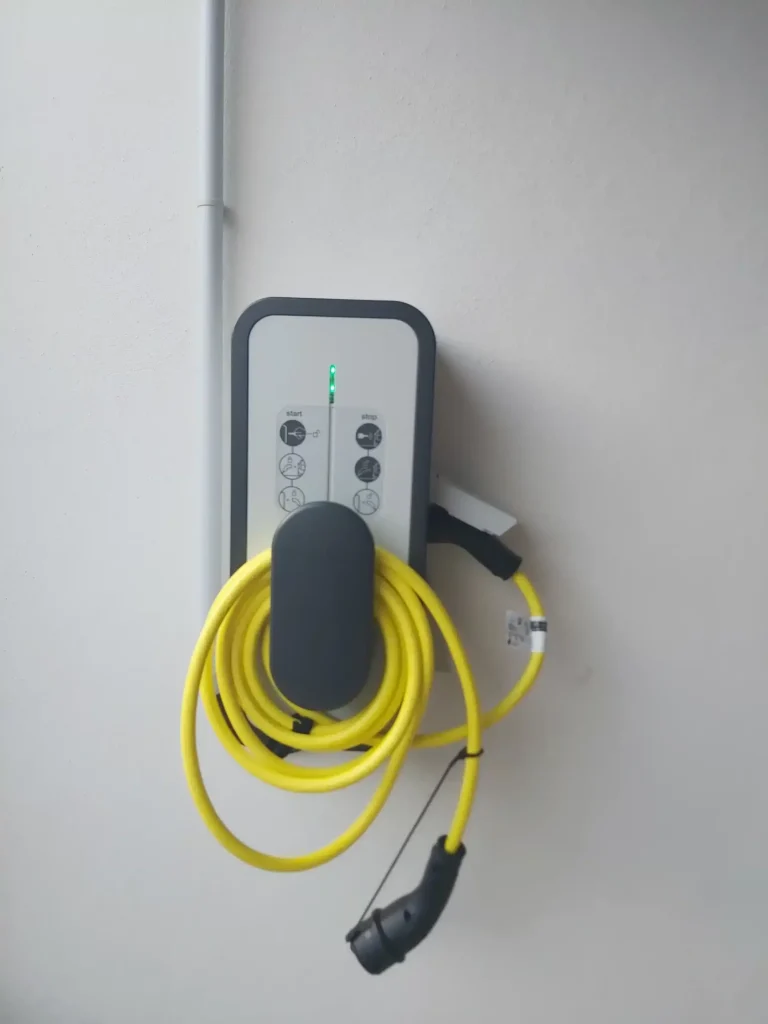 Installation borne de recharge – La Rochelle - photo 2