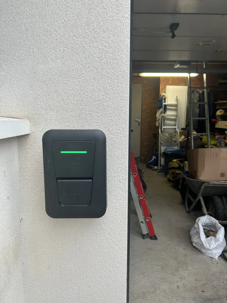 Installation borne de recharge + panneaux solaires – Angliers (17) - photo 2