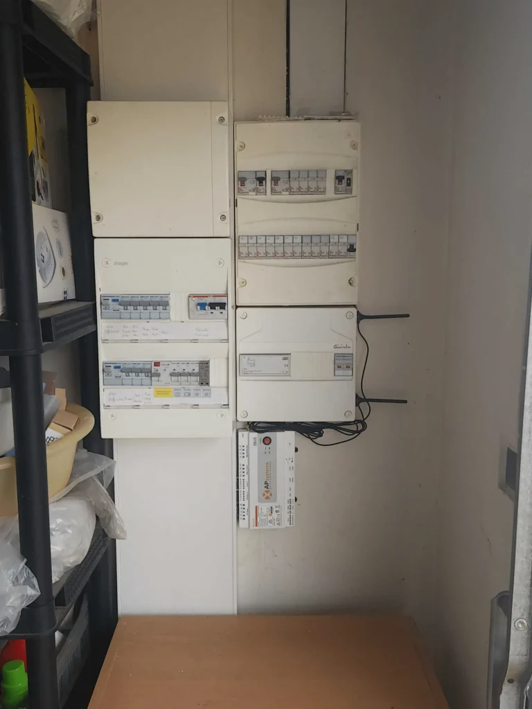 Tableau électrique installé par Artemys BS à Vayres