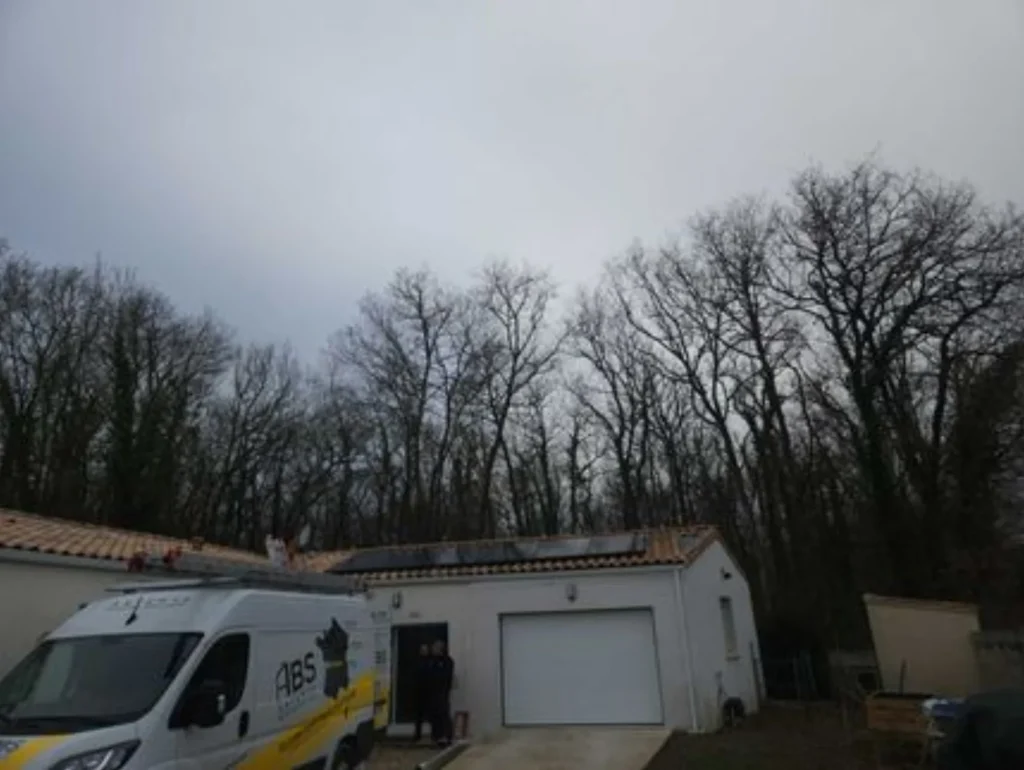 Installation de panneaux solaires à Medis par Artemys BS