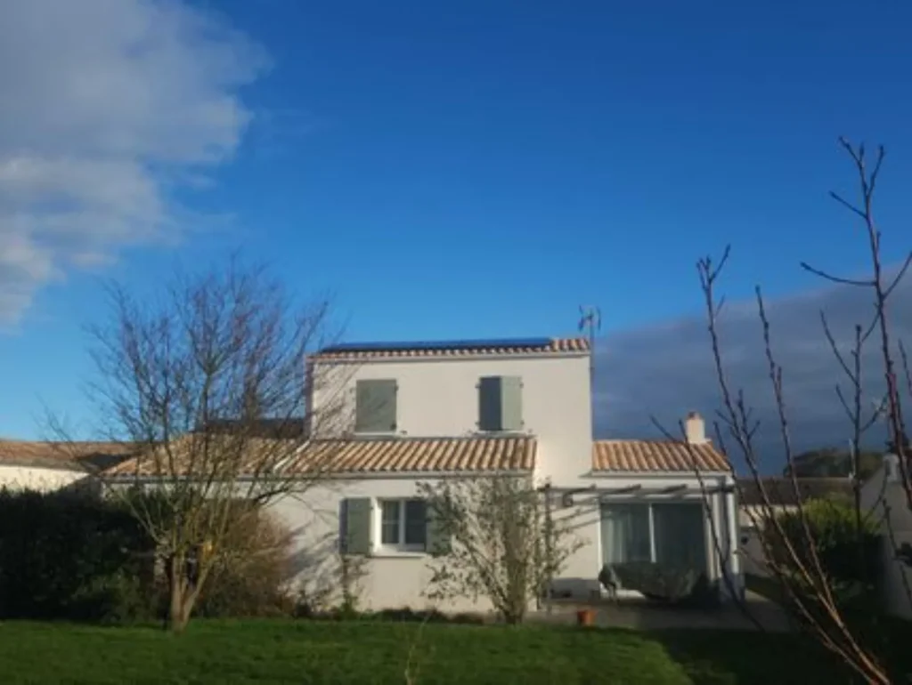 Installation borne de recharge + panneaux solaires – Angliers (17) - photo 1