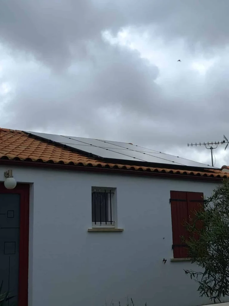 Installation de panneaux solaires à Lussant (près de Rochefort) - photo 1