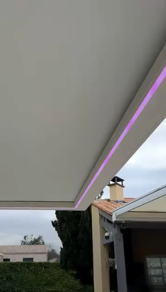 Détail de la toiture de la pergola Closura