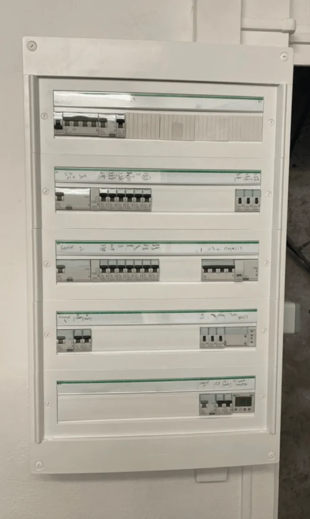 Mise en conformité électrique d’un magasin à La Rochelle - photo 3