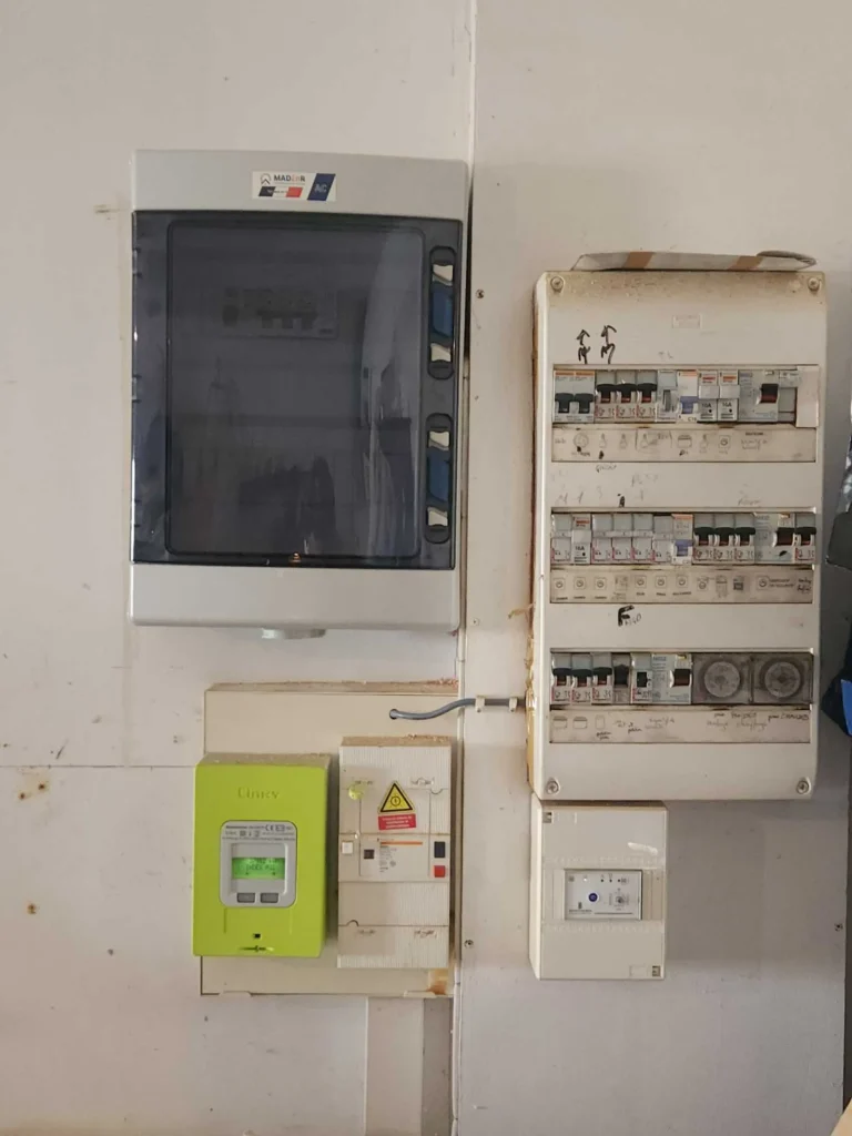 Tableau électrique avec compteur solaire