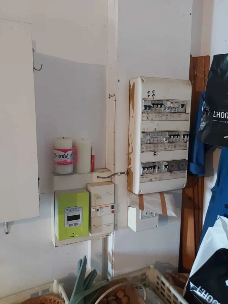 Détails du tableau électrique avec compteur à Meschers sur Gironde